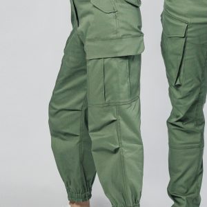 Ženske army green cargo pantalone street outfit | Armygreen