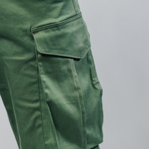 Ženske olivno-zelene cargo pantalone Evergreen prednji prikaz