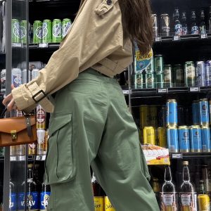 evergreen-zenske-zelene-cargo-pantalone-parking-model-08