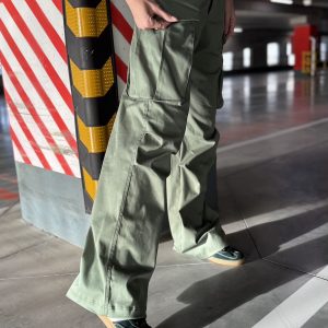 Evergreen zelene ženske cargo pantalone ugaoni prikaz