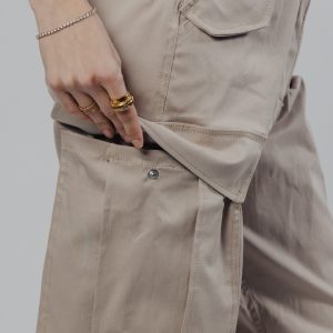 Sandstone ženske bež cargo jogger pantalone bočni detalj