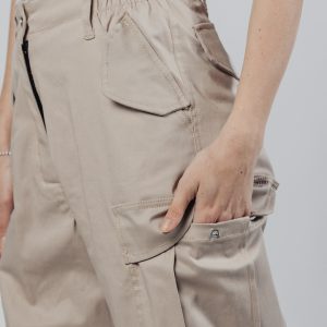 Sandstone ženske bež cargo pantalone detalj džepa