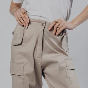 Sandstone ženske bež cargo pantalone detalj struka