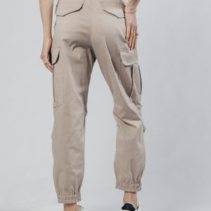 Sandstone ženske bež cargo jogger pantalone dinamični prikaz