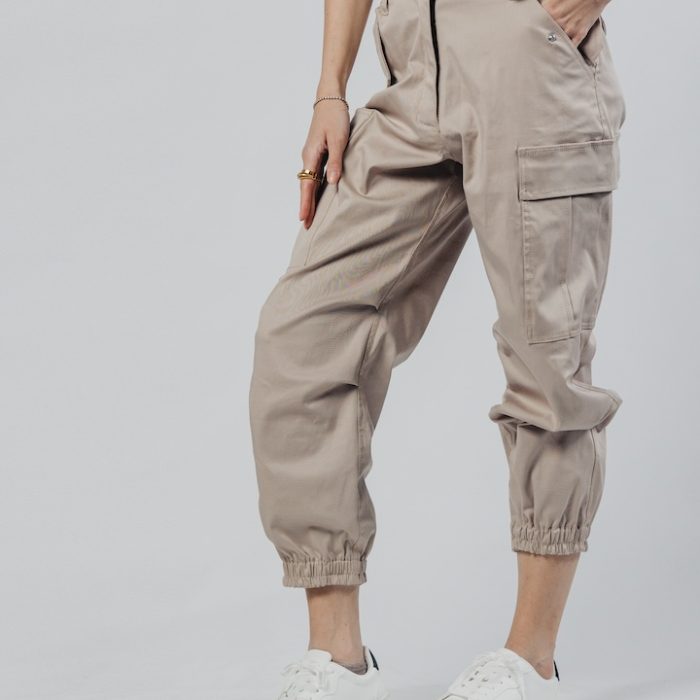 Ženske bež cargo jogger pantalone Sandstone zadnji prikaz