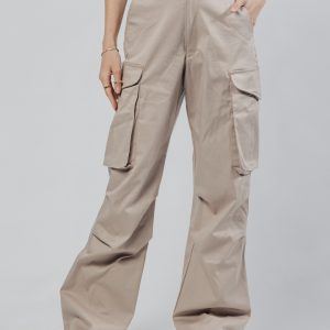 Ženske bež cargo pantalone Sienna celi model studio