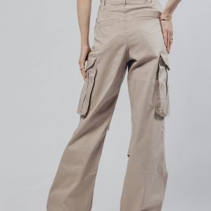 Sienna ženske bež cargo pantalone detalj džepa studio