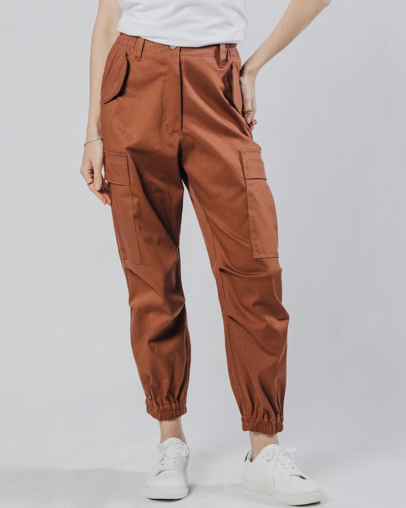 Ženske terracotta cargo jogger pantalone TERRACOT celi model